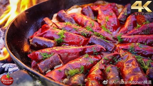 史诗级的干辣椒馅料! 香肠...